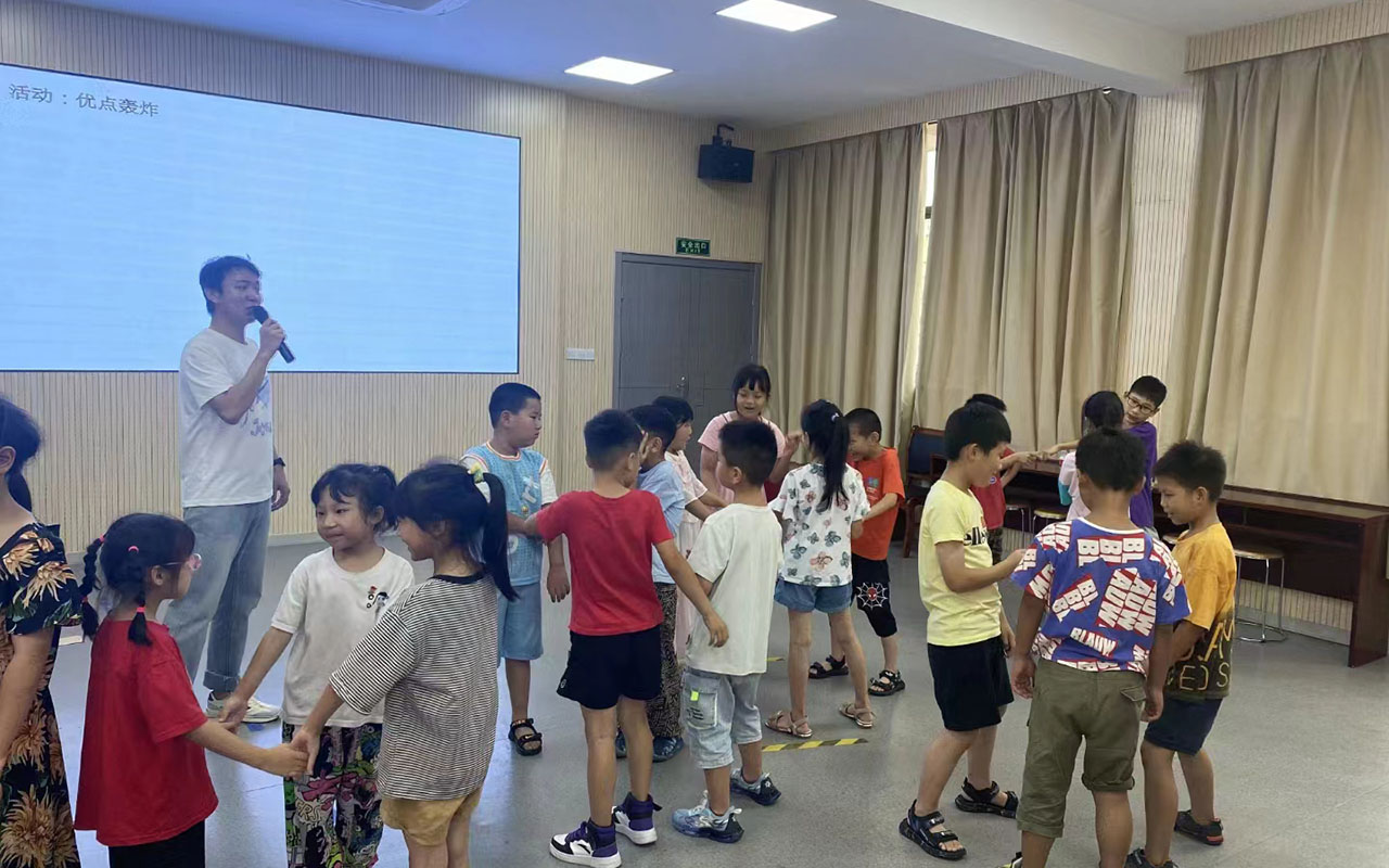 临泉龙观乡中心学校